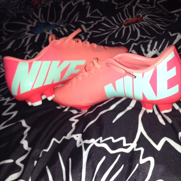 Women Soccer cleats size 8