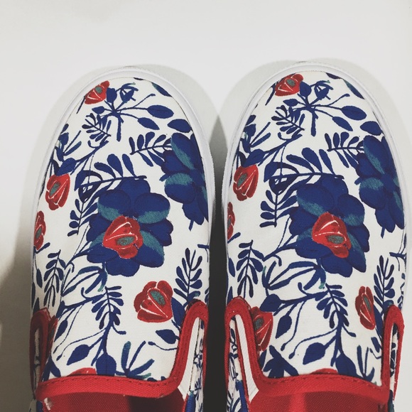 SOLD. Bucket feet floral slip-ons - Picture 4 of 4