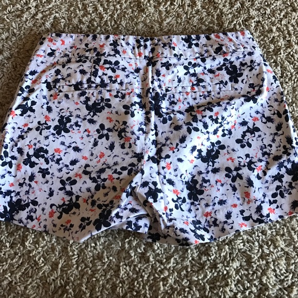 Banana Republic Floral shorts - Picture 2 of 3