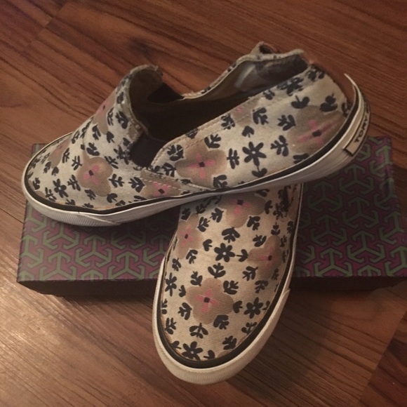 🌺🌺🌺🌺 Authentic Tory burch slip on sneakers 👟