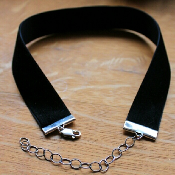 Classic Black Velvet Choker - Picture 2 of 2