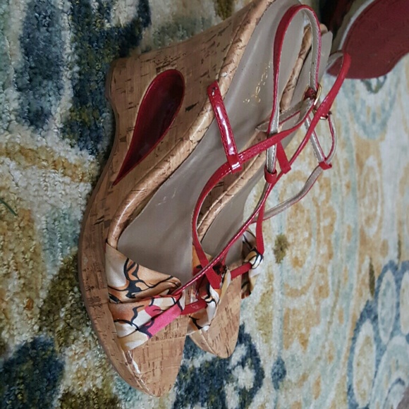 Shoes - Picture 2 of 4