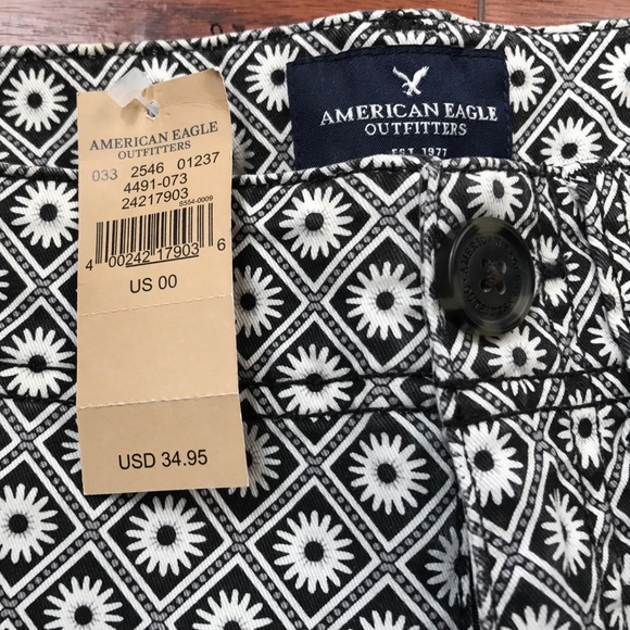 American Eagle Flower Shorts - Picture 4 of 4