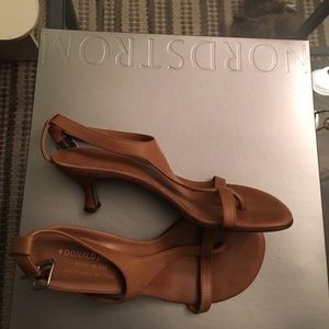Donald J Pliner tan thong sandals size 5 1/2