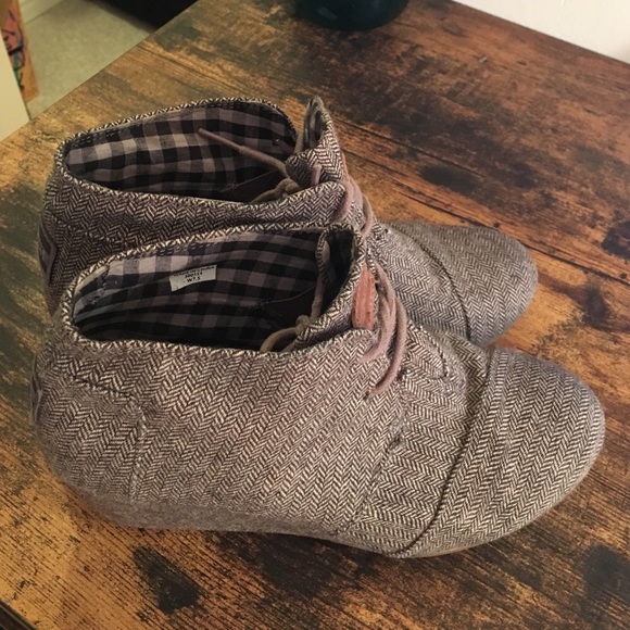 TOMS Brown herringbone desert wedges
