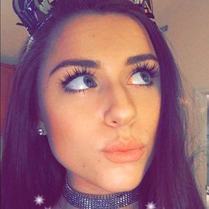 Meet your Posher, Caroline