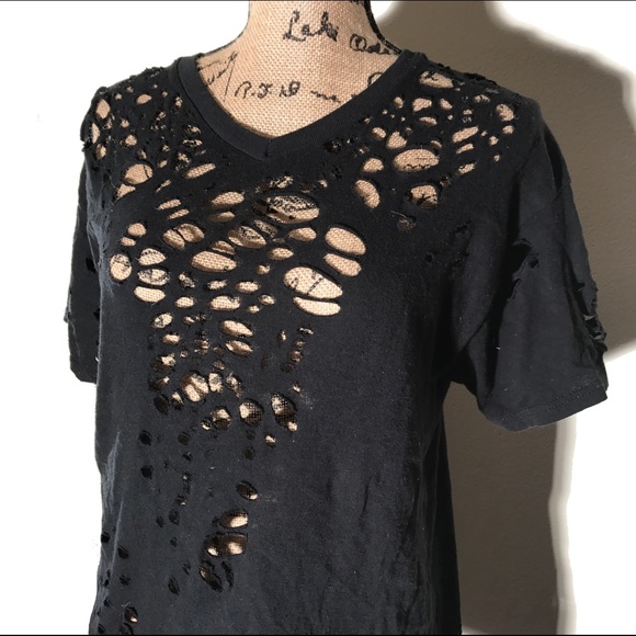 ✂️ CUSTOM • Distressed + destroyed plain black tee - Picture 2 of 4