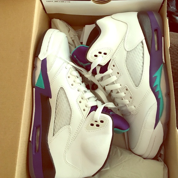 Worn once ! Grapes ! Jordan retro size 5y gradesch