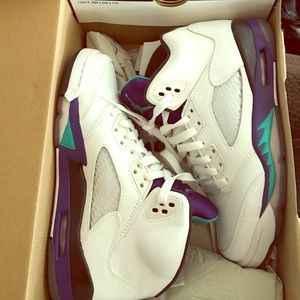 Worn once ! Grapes ! Jordan retro size 5y gradesch