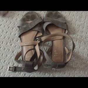Banana republic strappy flat sandals