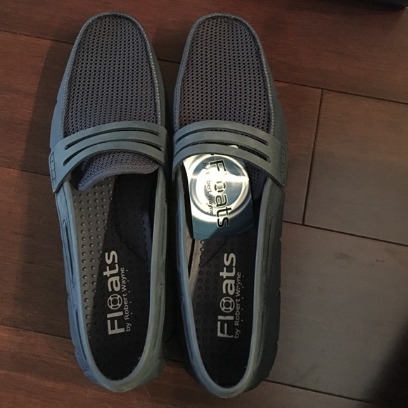 Men's "Floats" shoes by Robert Wayne. Size11