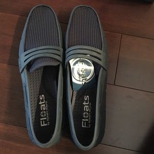Men's "Floats" shoes by Robert Wayne. Size11