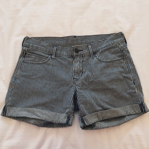 HIGHWAISTED SHORTS 😍 - Picture 2 of 4