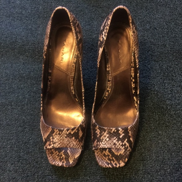 Tahari Riddle Snake-Print open toe pump 9 1/2 M