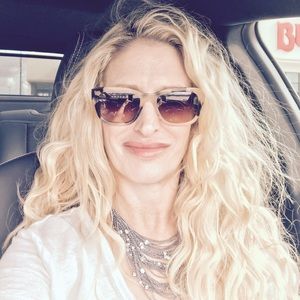 Meet your Posher, Debbie