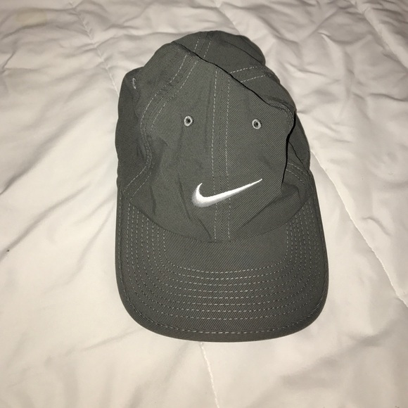 Nike Heritage 86, Featherlight, red dri-fit.