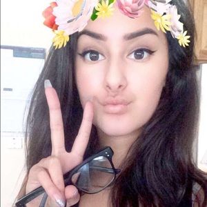 Meet your Posher, Danielle