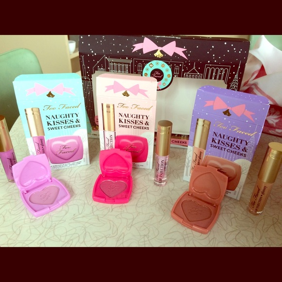 Too faced Naughty kisses & sweet cheeks set