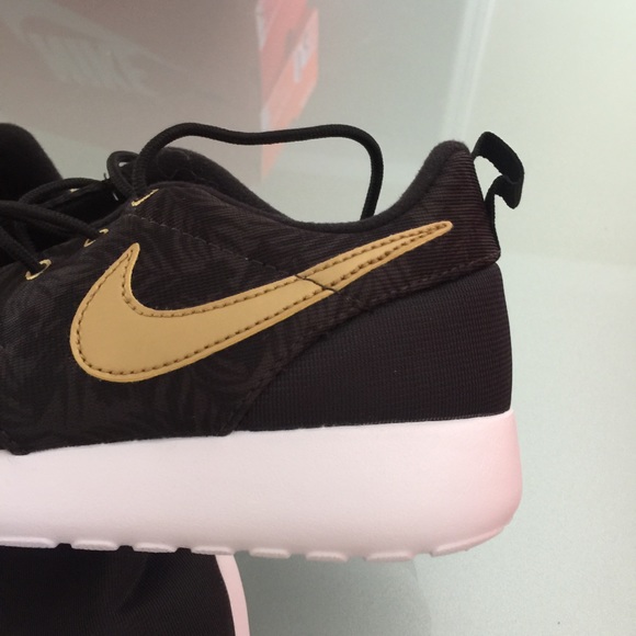 💥New💥 NIKE Roshe One Print GS ~ various sizes - Picture 4 of 4