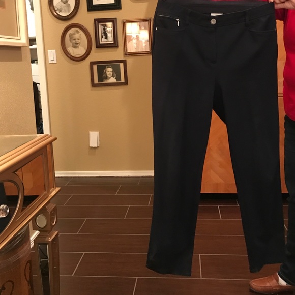 Chicos Black Short Pants