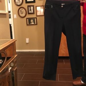 Chicos Black Short Pants