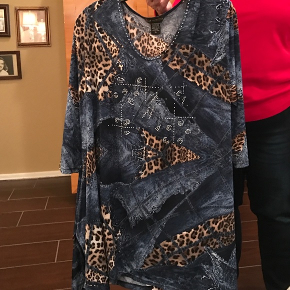 Blue cheetah shirt