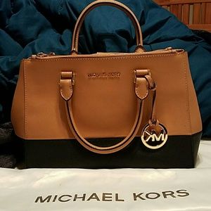 Michael Kors Sutton Medium Satchel