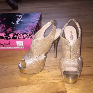 Qupid Gold Sparkly Pumps