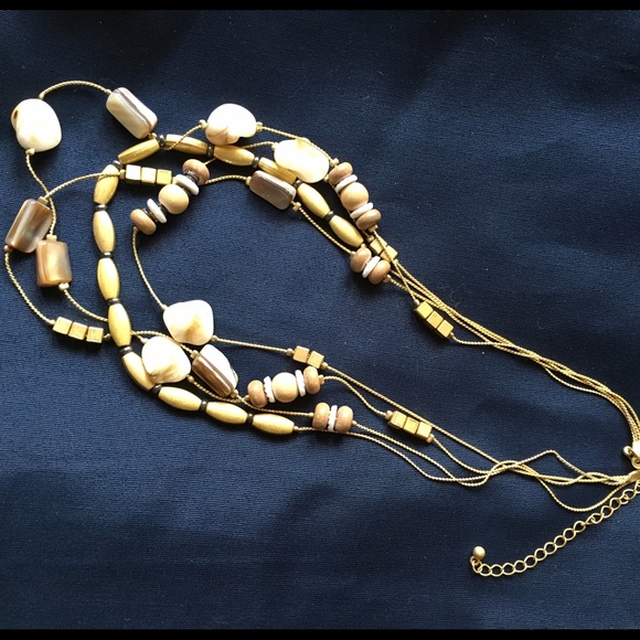 Pretty gold tone necklace, get it free - Picture 2 of 3