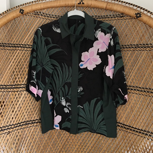 Topshop Tops - Topshop Boutique Jungle Print Silk Buttonup Topshop Tops - Topshop Boutique Jungle Print Silk Buttonup