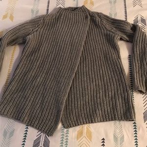 LOU & GREY Cable Knit Sweater with neck snaps