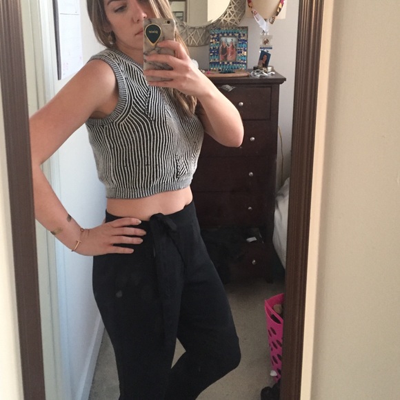 Knit Cropped Shell - Picture 3 of 4