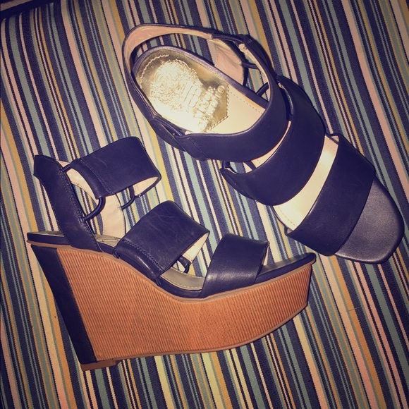 Brand new VINCE CAMUTO wedges navy blue