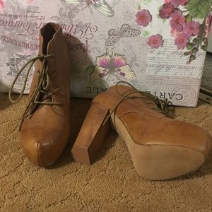Never been worn Steve Madden brown heel booties