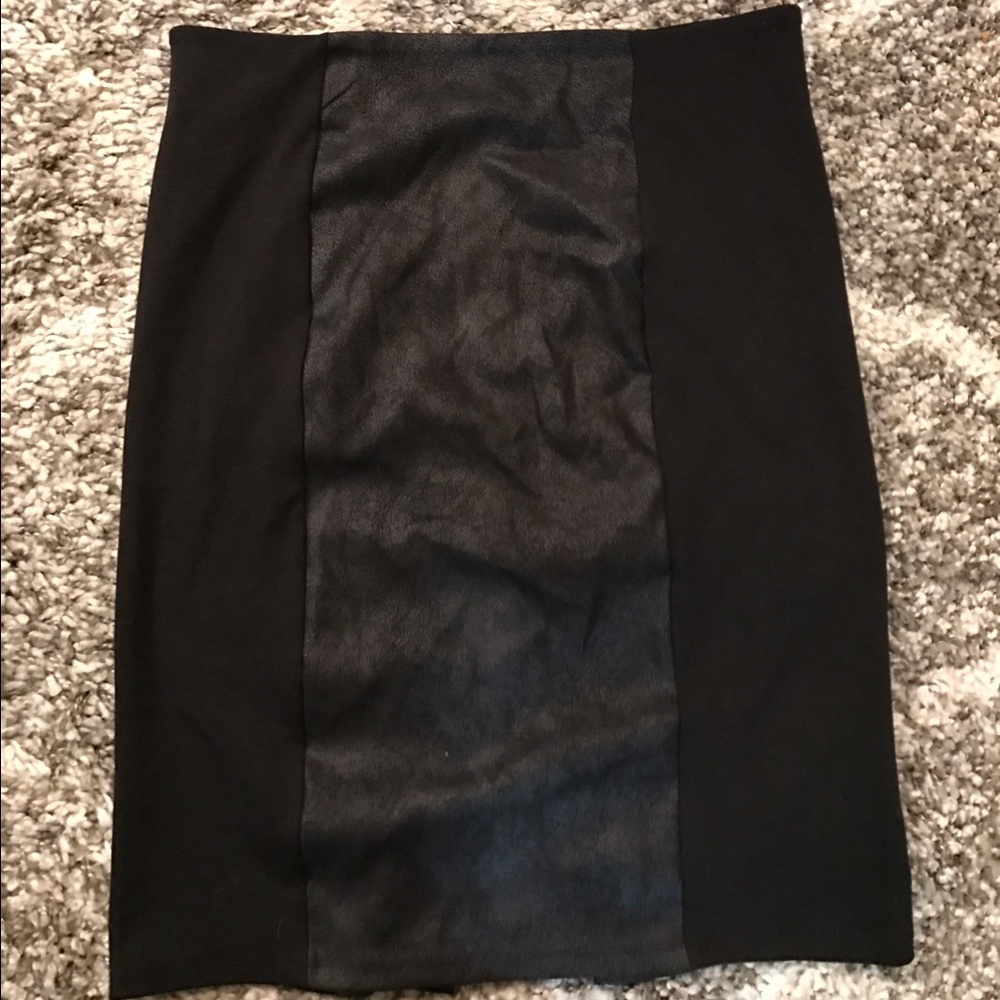 💋Size M  pencil skirt with suede details