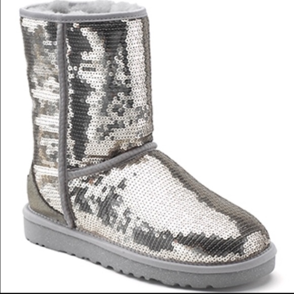 FLASH SALE 🎉⬇️🎉Ugg sequin silver sz 7authentic