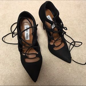 NEW Steve Madden Lace Up Keenton