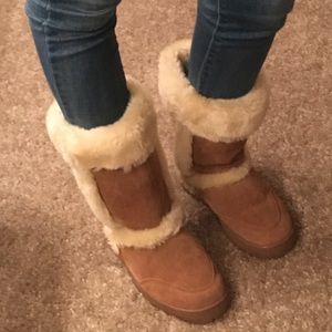 Like New Furry Boots!! Good condition.