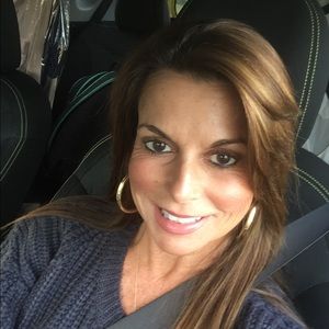 Meet your Posher, Suzanne