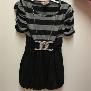 Black and gray belt dress