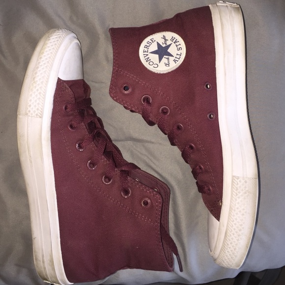 Maroon converse II women's size 8