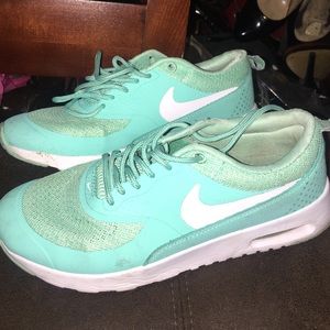 Nike Thea air max size 7