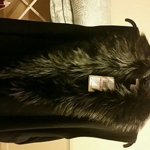 Fur collared sleeveless vest
