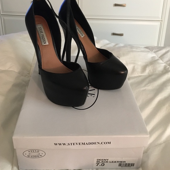Steve Madden black leather shoes