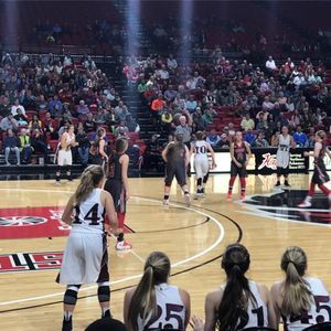 Meet your Posher, Claudia