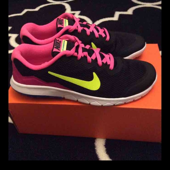 🆕 Nike shoes- women's size US 7.5 - Picture 2 of 5