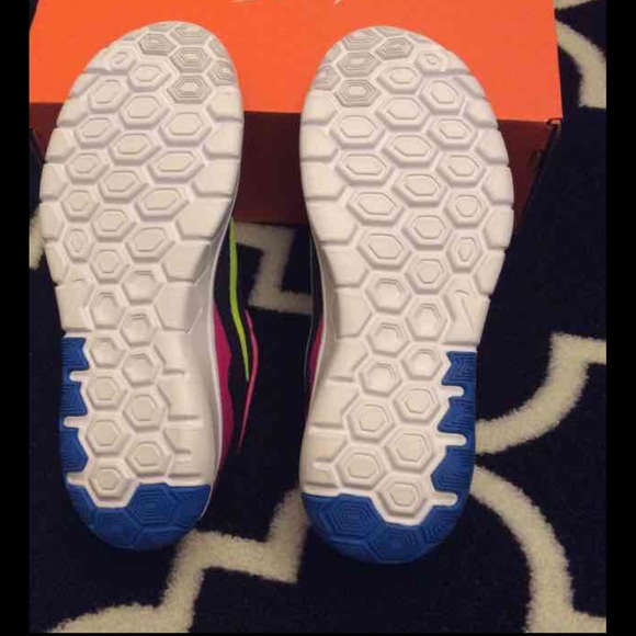 🆕 Nike shoes- women's size US 7.5 - Picture 3 of 5