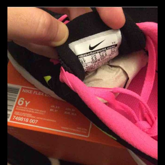 🆕 Nike shoes- women's size US 7.5 - Picture 4 of 5