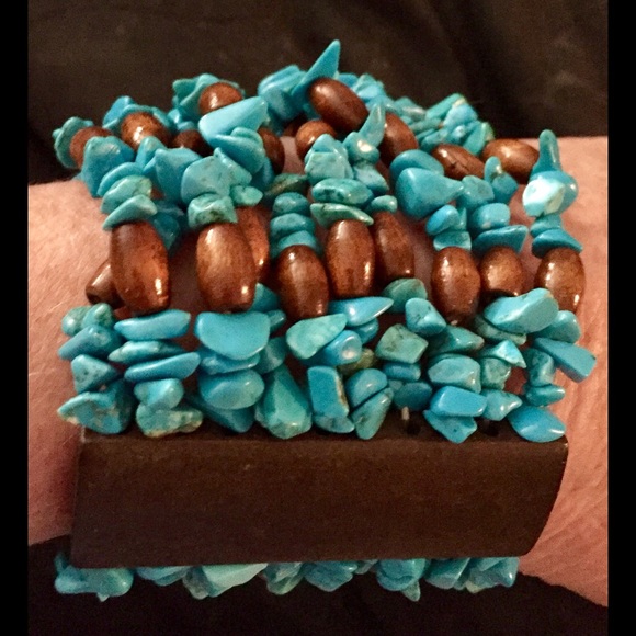 Jewelry - ⚡Turqouise and Wood Bead Bracelet⚡