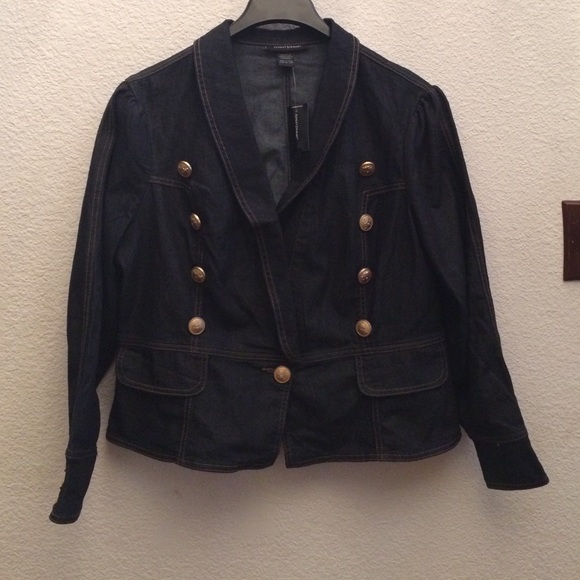 Cute denim jacket with gold buttons.
